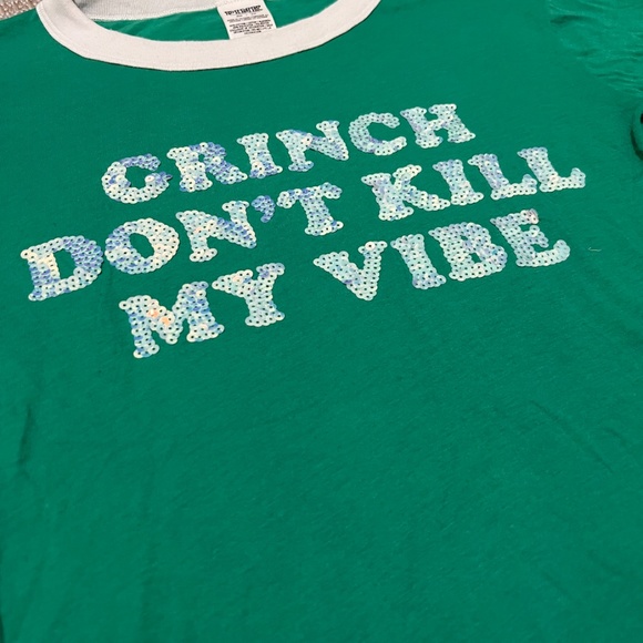 PINK VS "Grinch Don't Kill My Vibe" T-Shirt - Picture 2 of 6